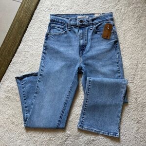 NWT Levi's High Waisted Crop Flare Women's Jeans Size 27/27
